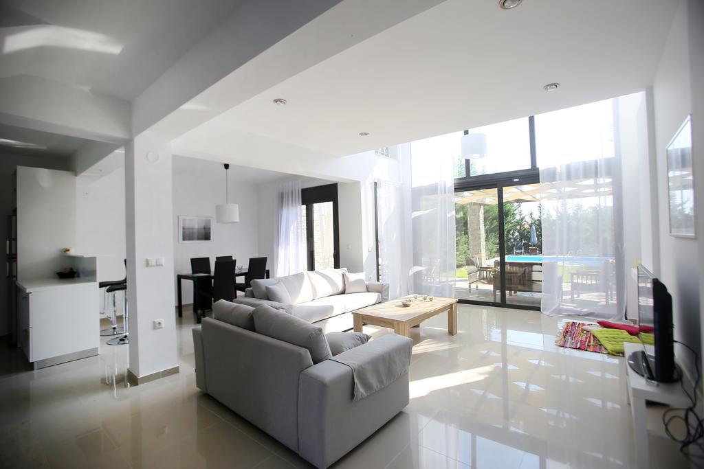 Sunny Sani Luxury Villas Kamer foto